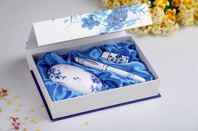 禮品公司 專注產(chǎn)品還是服務(wù)？解析禮品行業(yè)的雙輪驅(qū)動(dòng)